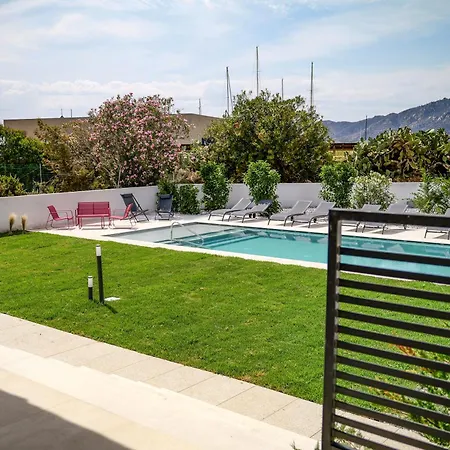 Apart-hotel Domus Delfino 4*