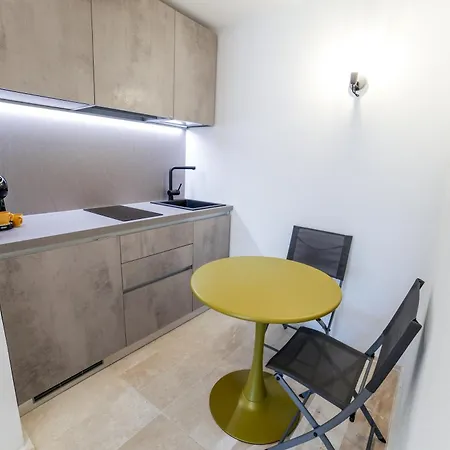 Sirius Porto Giunco 아파트호텔 *